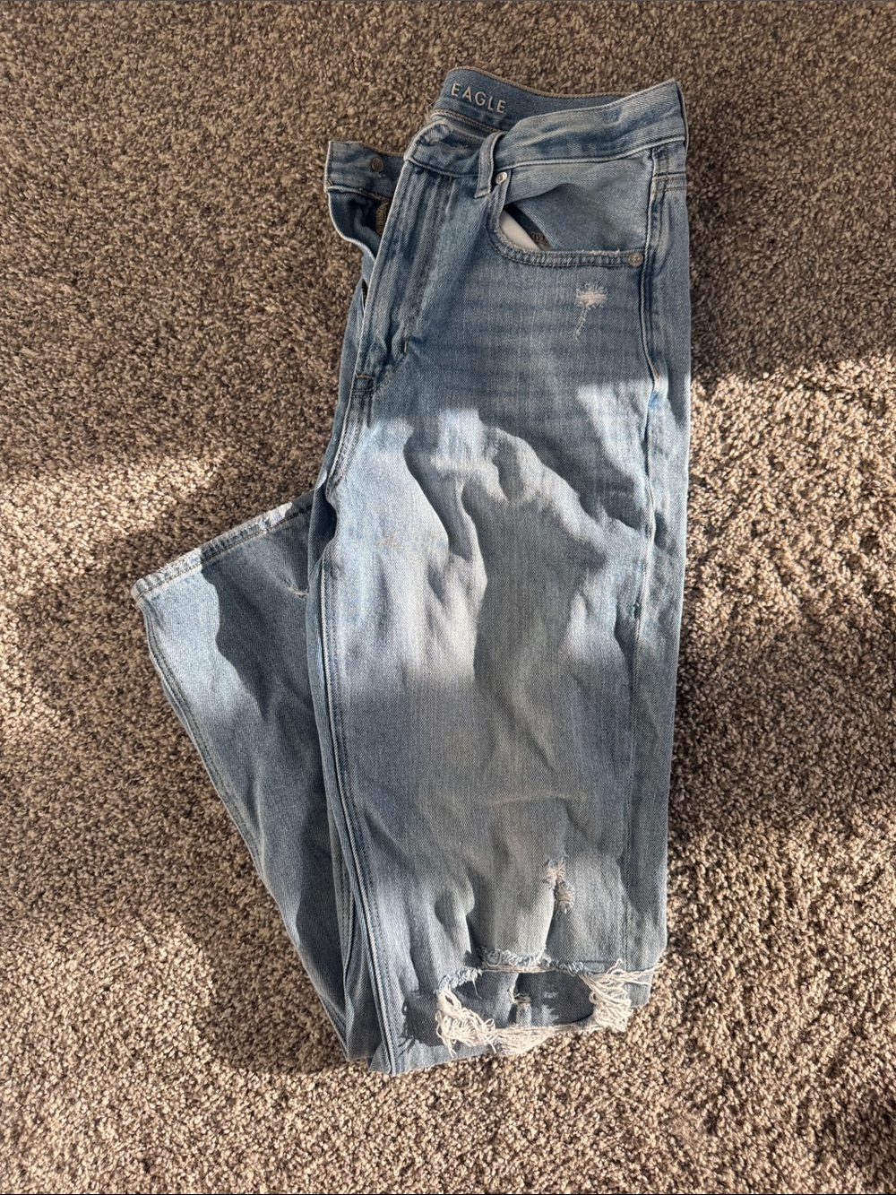 American Eagle Light Blue Distressed Jeans
Size 6 long